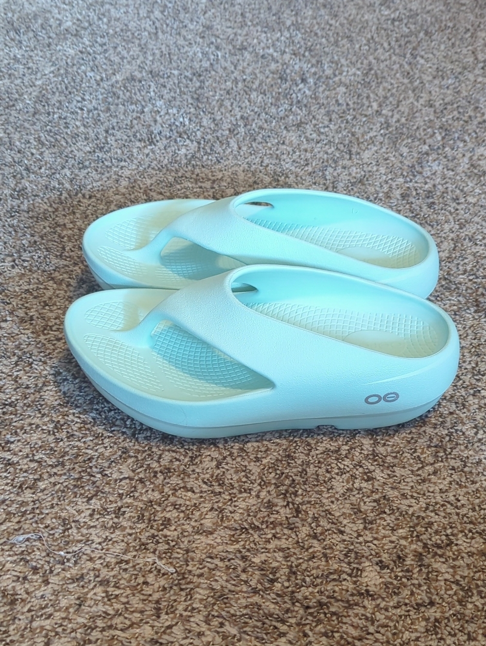 OOFOS Women's turq Green Recovery Flip Flops
